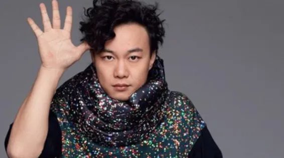 陈奕迅变得很穷了吗？他那些年挣的钱还够开支吗？