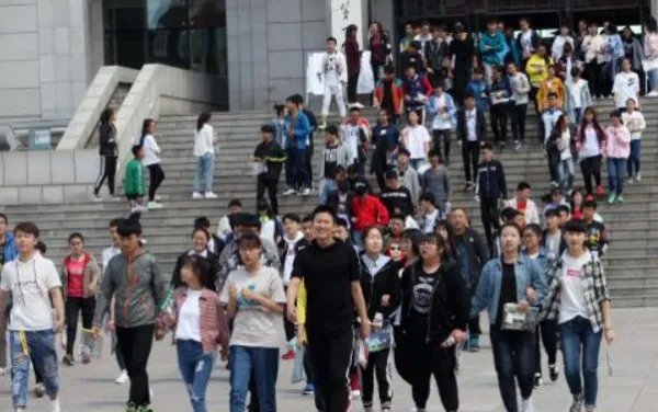 莘莘学子的读音是什么？