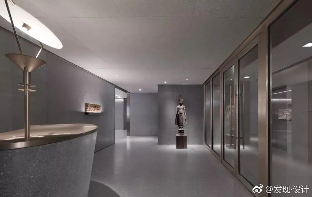 琚宾新作 | 构色  这个场地的先天条件非常优越，有一大面窗...