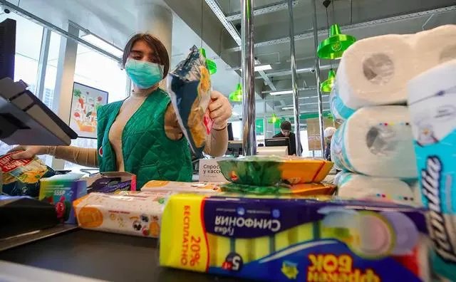 对于俄罗斯现在疫情快速增长大家怎么看？