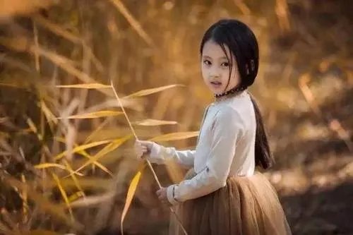 父亲摆摊照顾因病沉睡女儿12年，父爱有多伟大？