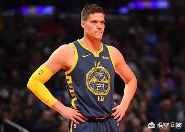 7月10日，雄鹿裁掉大前锋洛伊尔，湖人PF位置是最弱一环，他们该签下洛伊尔吗？