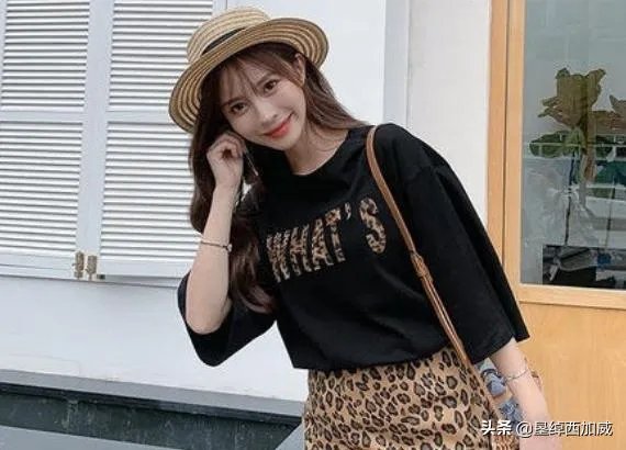 豹纹裙子怎么搭配上衣?