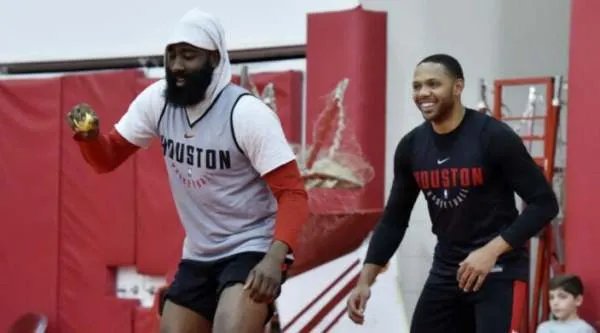 交易之前的威少为什么没有到火箭队报到？