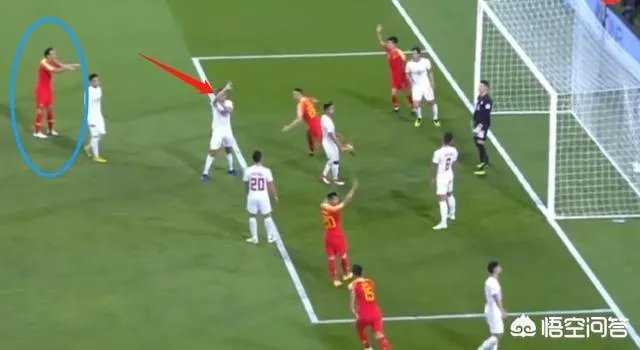 于大宝进球后，为什么菲律宾队员向裁判举手示意？中国队有人手球了吗？