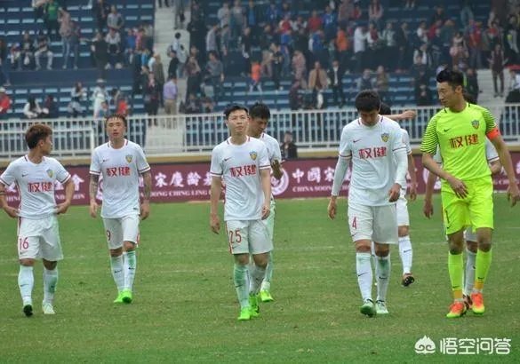 5轮联赛只取得一场胜利，赛后权健球迷，围堵球队大巴，怒喊球队领队滚蛋，你怎么看？