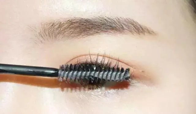 如何化韩式眼妆？