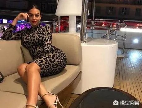 让30亿女人为之疯狂的足球巨星C罗,为何求婚乔治娜?