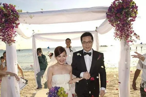 梁静茹被爆婚变，梁静茹老公是谁？