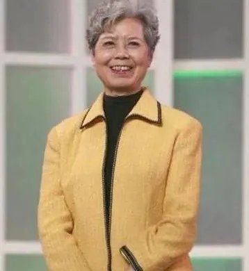 中国第一位电视播音员沈力去世,她是因何去世的?