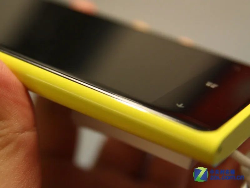 黑白红黄全都有 诺基亚920T全方位套图