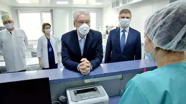 对于俄罗斯现在疫情快速增长大家怎么看？