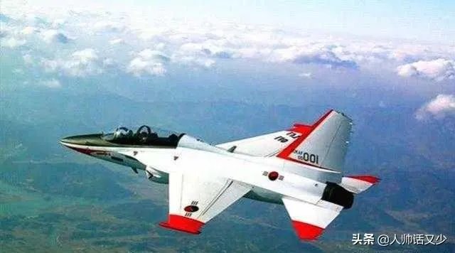 韩国“最负盛名”战斗机t50教练机，性能非常优异，是否国产却遭到争议，你怎么看？