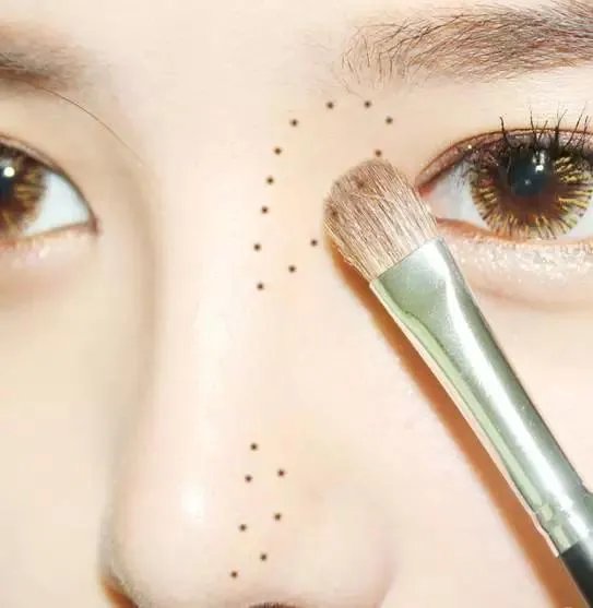 如何化韩式眼妆？