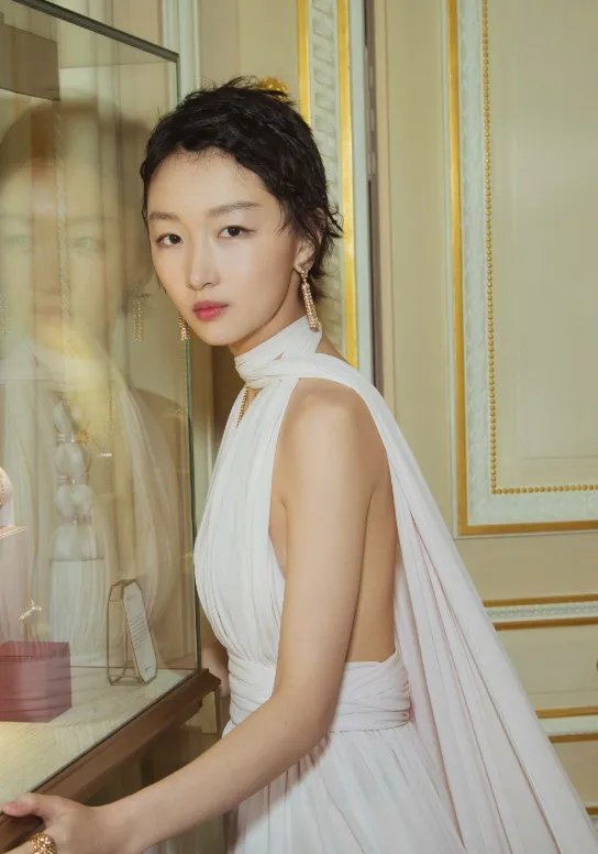 周冬雨是怎么被张艺谋发现的?