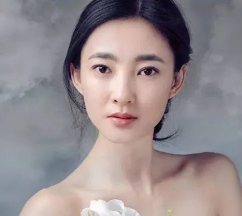 王丽坤仗势欺人被吐槽，她有何资格如此嚣张？