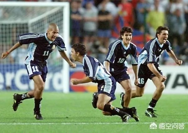 上海上港2：1击败广州恒大，埃尔克森的进球非常巧妙，中超历史上有同样的任意球吗？