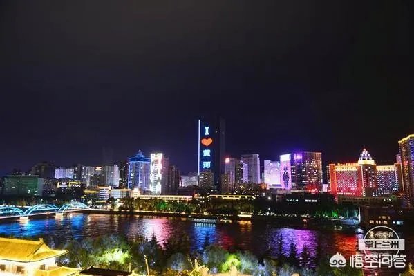 到了夜晚，兰州哪个建筑物吸引你？
