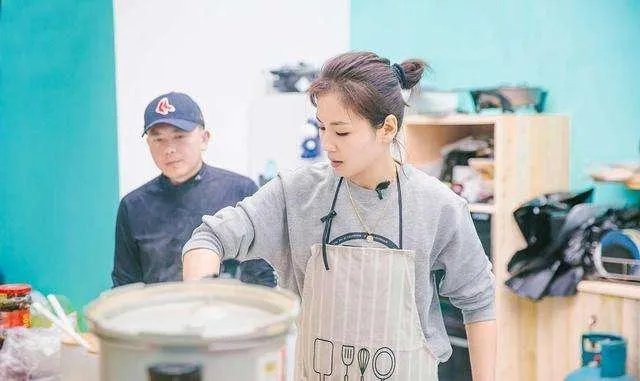 刘涛正式加入阿里巴巴直播带货，为什么火的一塌糊涂？