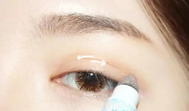 如何化韩式眼妆？