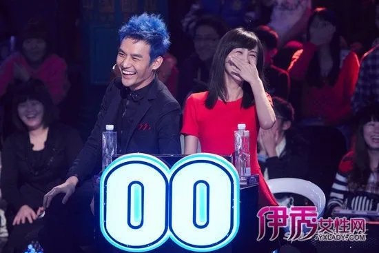 王凯蓝发造型亮相《年代秀》(图)