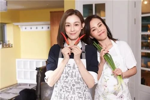 范玮琪晒自己下巴伤口，为什么网友都说活该？