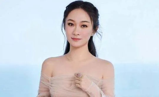 献身艺术,还曾因富二代与黄奕互撕,霍思燕如今怎么样了?