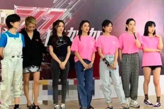 《乘风破浪的姐姐》总导演发微博后为什么要秒删？