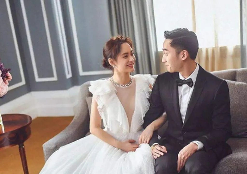 赖弘国称已和阿娇办好离婚手续