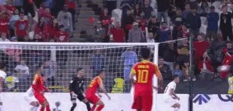 于大宝进球后，为什么菲律宾队员向裁判举手示意？中国队有人手球了吗？