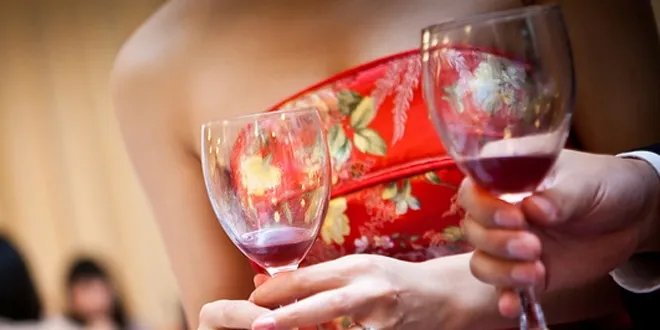 请人吃饭前三杯酒怎么提 结婚酒席提酒为什么提三杯