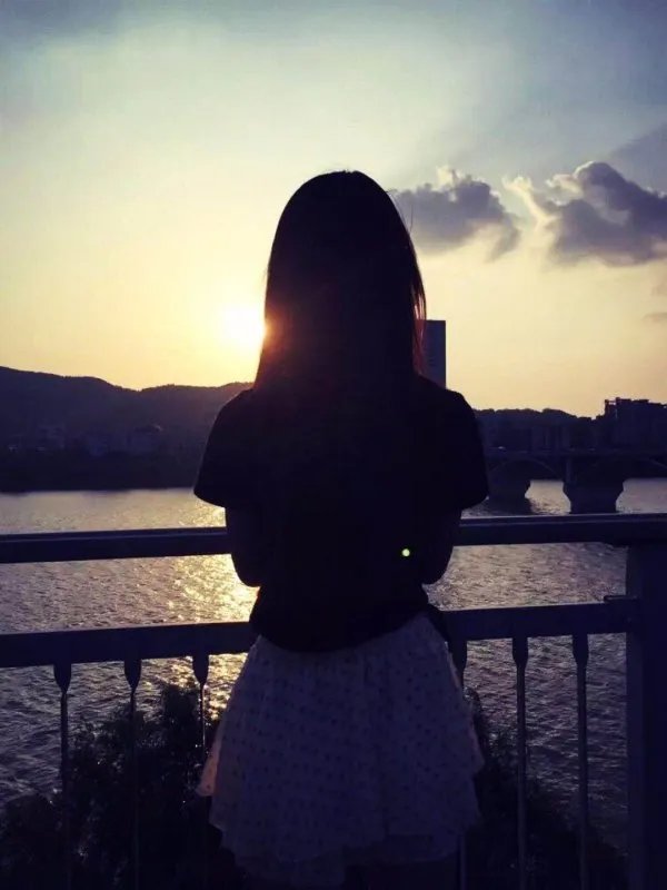 背影女神正面照曝光 网友:正面性感更迷人？