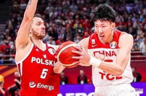 王哲林点赞央视批评自己的微博，而周琦点赞球迷为自己洗白的微博，你怎么看？