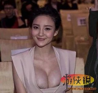 女神也会有小肚子!回顾十大女星出丑窘态