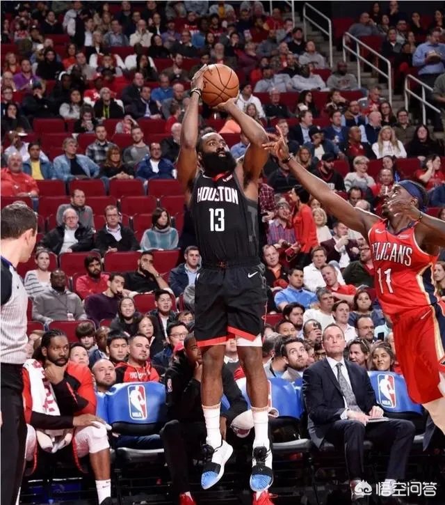 火箭爆冷输给鹈鹕队，哈登最后一次进攻引发巨大争议，空中空气造犯规你怎么看呢？