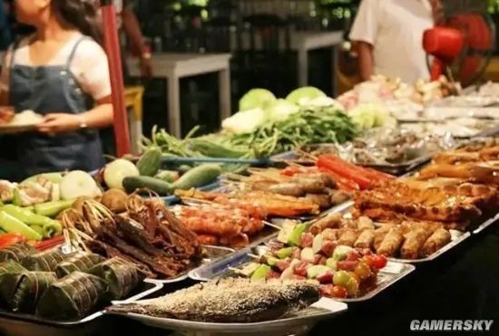 摸鱼5分钟：茶颜悦色英文名被指打擦边球 晚7点后吃饭都算夜宵？