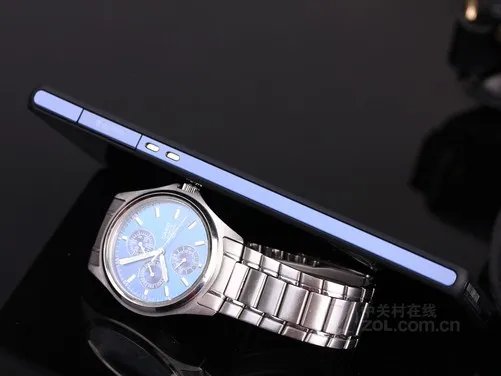 双摄像头关注高 前后各置摄像头热机荐