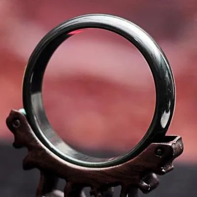 新疆黑玉手镯的价格一般是多少？如何鉴别黑玉手镯的真假？