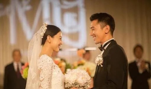 高圆圆与赵又廷现身求子圣地，其状态如何？