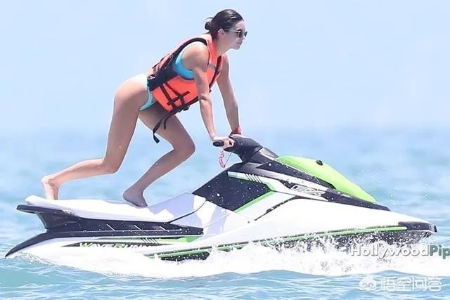 西蒙斯、TT和卡戴珊姐妹一起度假，你怎么看？