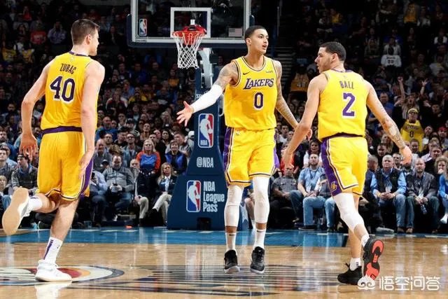 客场对阵雷霆比斯利替补上场，因穿错颜色的球裤，被裁判勒令下场更换。你怎么看？