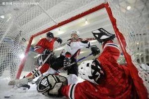 冰球比赛允许打架?而且还有打手!怎么回事?