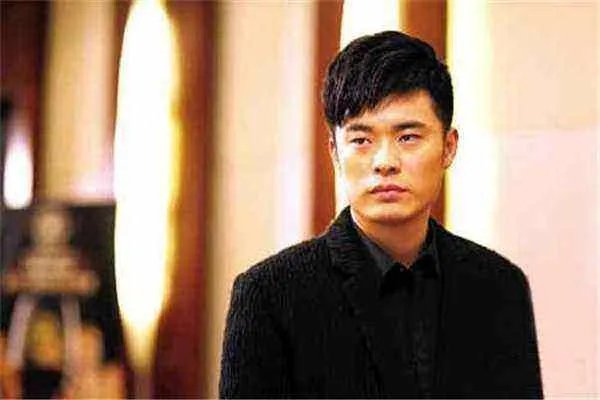 陈赫火锅店太火爆，网友排队到半夜，为什么结果被账单吓到?