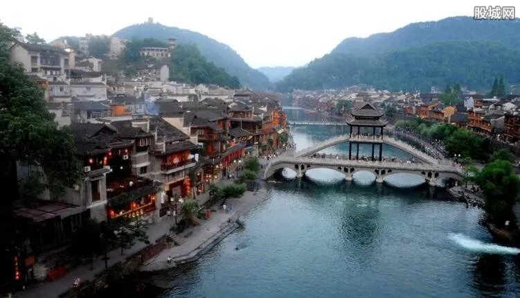 凤凰古城被曝收费 再次收费的主要原因是什么？