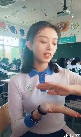 《抖音短视频》佛系少女手势舞怎么拍？佛系少女手势舞教学
