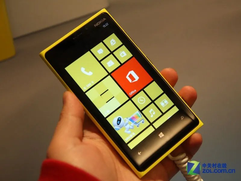 黑白红黄全都有 诺基亚920T全方位套图