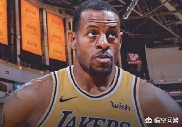 7月10日，雄鹿裁掉大前锋洛伊尔，湖人PF位置是最弱一环，他们该签下洛伊尔吗？