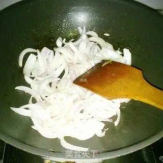 洋葱炒墨鱼（乌贼鱼）
