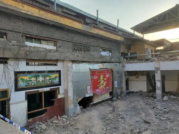 山西饭店坍塌惊魂一刻：亲身经历的人如何讲述的？