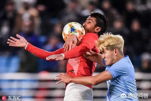 恒大和国安第2轮在亚冠赛场均遭争议判罚,李毅称:亚冠是不是该考虑启用VAR,你怎么看?